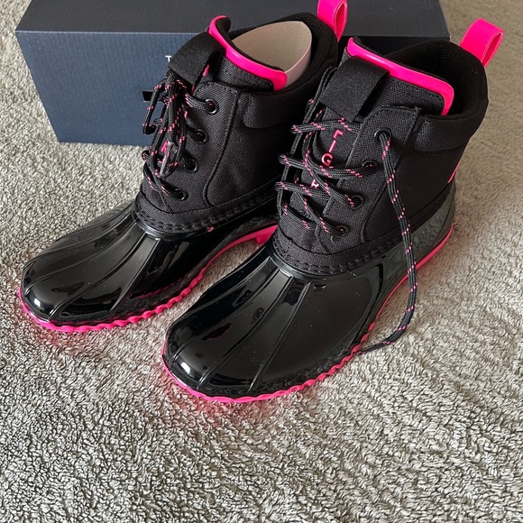 tommy hilfiger pink duck boots